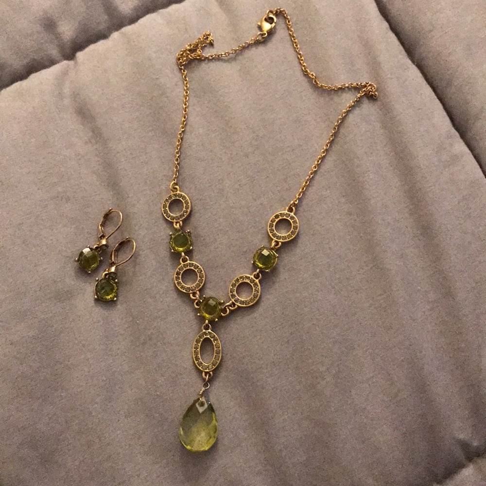 Green Necklace with earrings